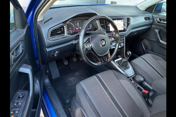 Volkswagen T-Roc 1.0 TSI Style * Navigatie * Led * Stoelverwarming * Adaptieve Cruise Control *