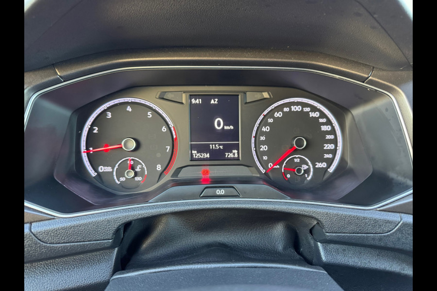 Volkswagen T-Roc 1.0 TSI Style * Navigatie * Led * Stoelverwarming * Adaptieve Cruise Control *