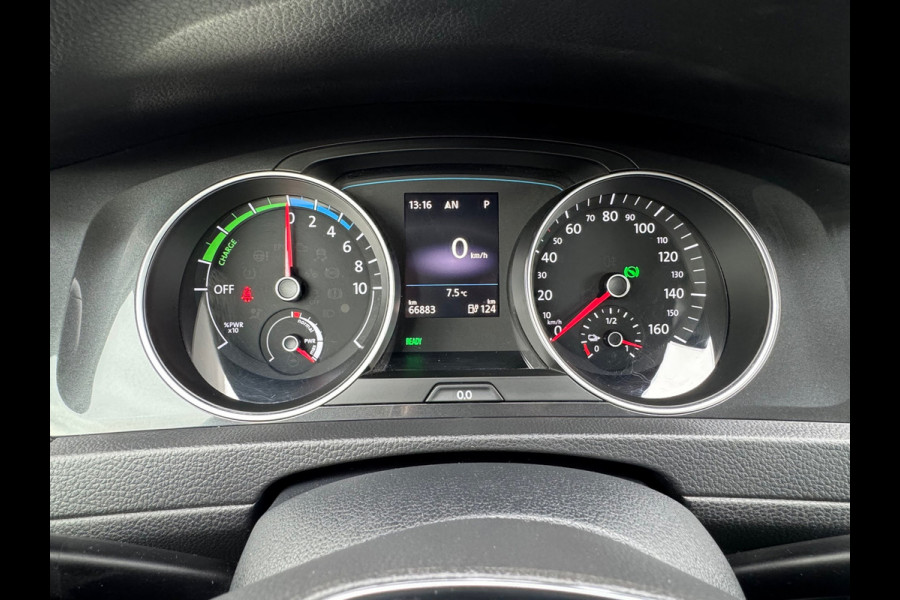 Volkswagen e-Golf E-Golf * Navigatie * Camera * Led * Allseason banden *