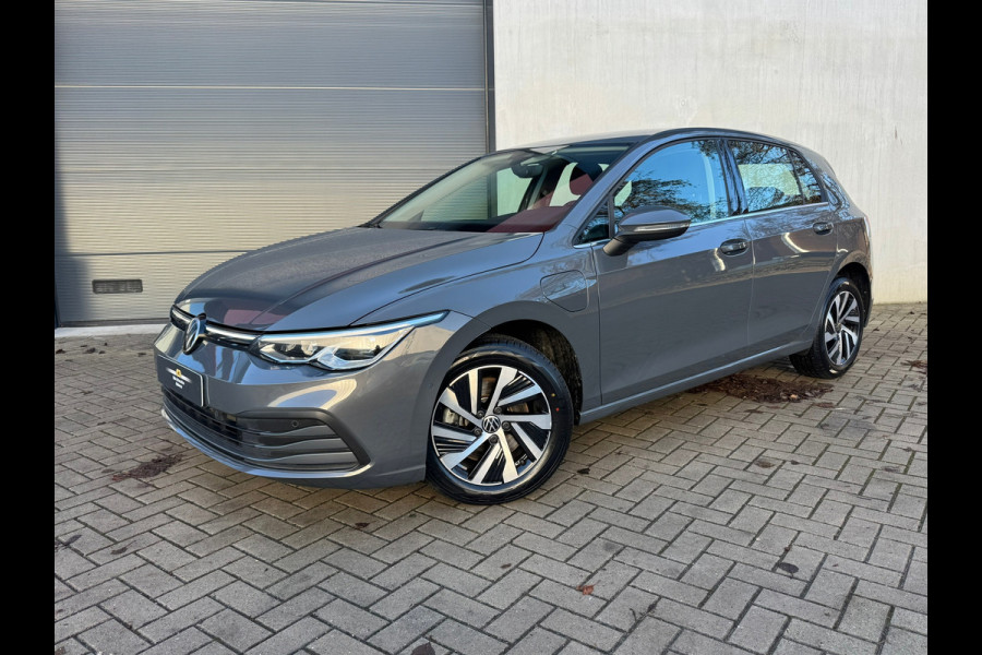 Volkswagen Golf 1.4 eHybrid Style * Camera * Side Assist * Massage * CarPlay *