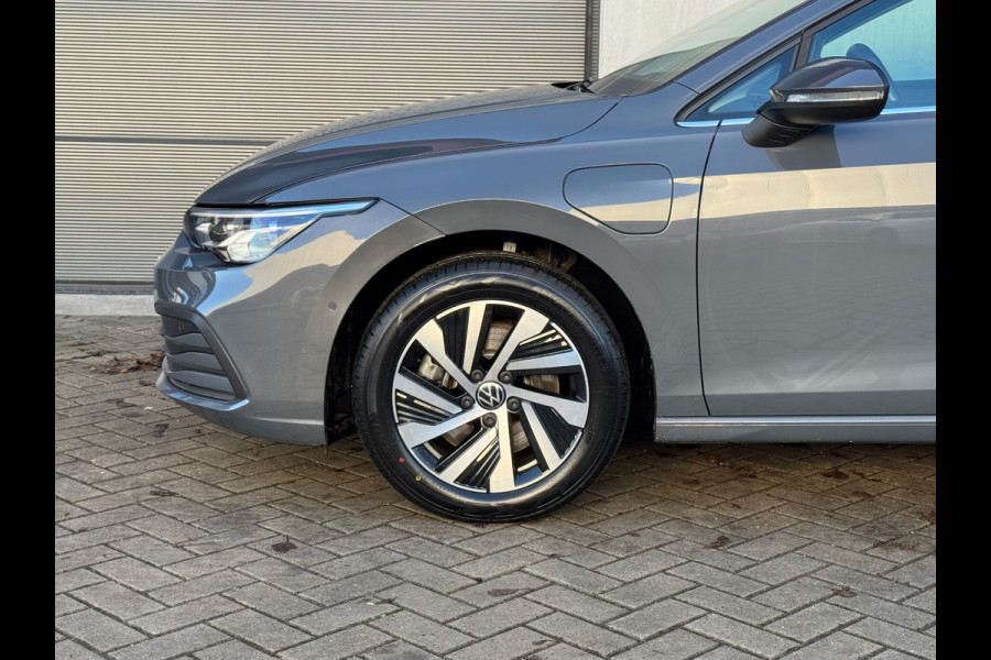 Volkswagen Golf 1.4 eHybrid Style * Camera * Side Assist * Massage * CarPlay *