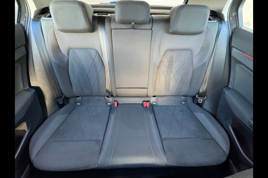 Volkswagen Golf 1.4 eHybrid Style * Camera * Side Assist * Massage * CarPlay *