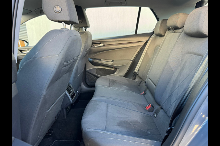 Volkswagen Golf 1.4 eHybrid Style * Camera * Side Assist * Massage * CarPlay *