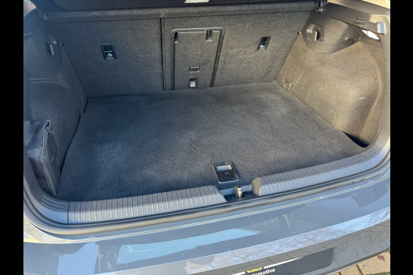 Volkswagen Golf 1.4 eHybrid Style * Camera * Side Assist * Massage * CarPlay *