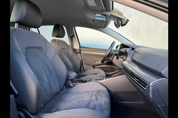 Volkswagen Golf 1.4 eHybrid Style * Camera * Side Assist * Massage * CarPlay *