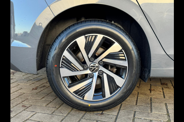 Volkswagen Golf 1.4 eHybrid Style * Camera * Side Assist * Massage * CarPlay *