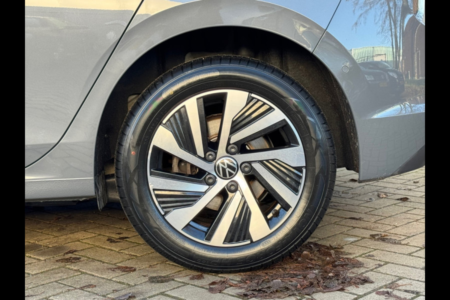 Volkswagen Golf 1.4 eHybrid Style * Camera * Side Assist * Massage * CarPlay *
