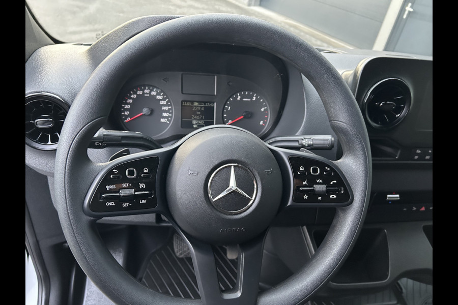 Mercedes-Benz Sprinter 317 CDI L2 H2 Automaat / 360 Camera / MBUX / Navigatie / Cruise control / Airco / 270 Graden achterdeuren