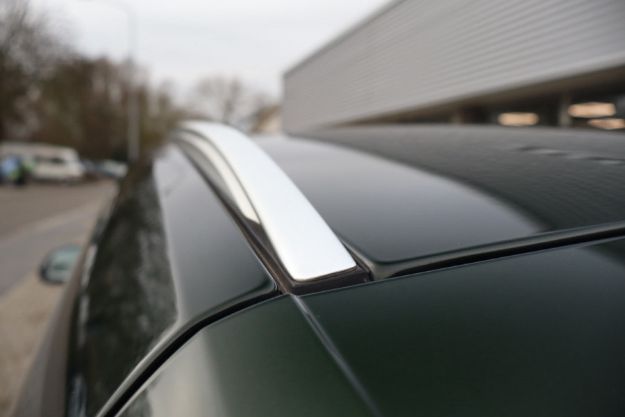 BMW X1 SDrive18i / Navi / Widescreen / Cruise / Climate / Camera / Sfeerverlichting / Voll Leder / 18".