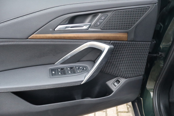 BMW X1 SDrive18i / Navi / Widescreen / Cruise / Climate / Camera / Sfeerverlichting / Voll Leder / 18".