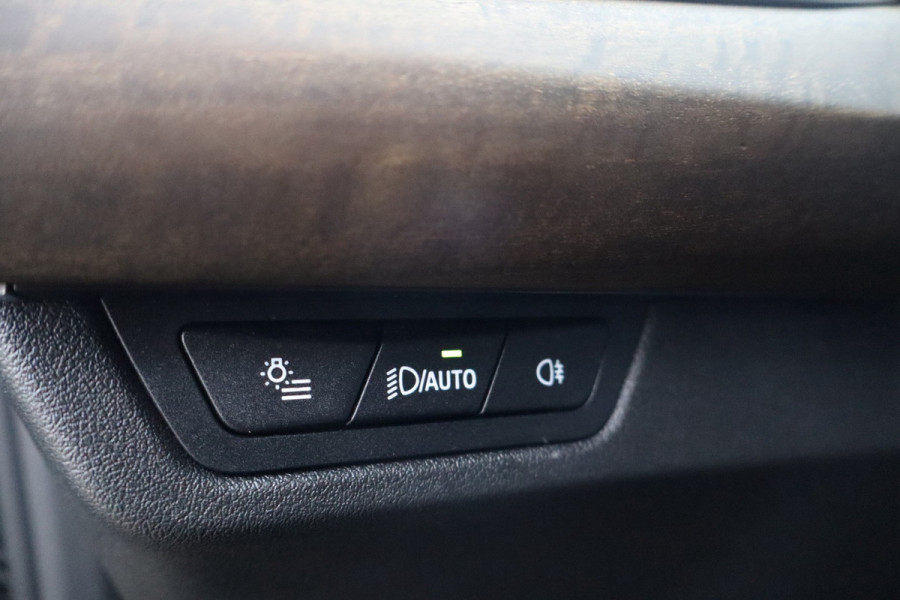 BMW X1 SDrive18i / Navi / Widescreen / Cruise / Climate / Camera / Sfeerverlichting / Voll Leder / 18".