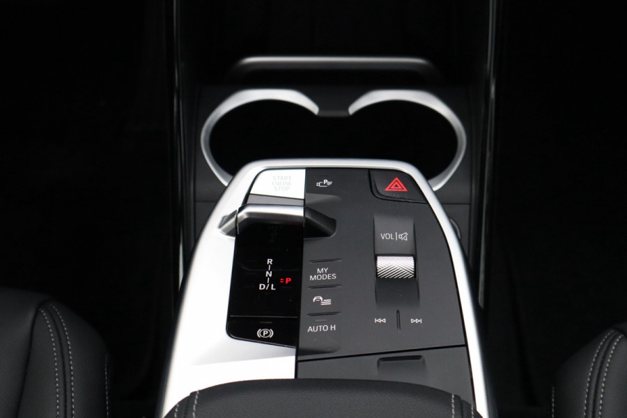 BMW X1 SDrive18i / Navi / Widescreen / Cruise / Climate / Camera / Sfeerverlichting / Voll Leder / 18".