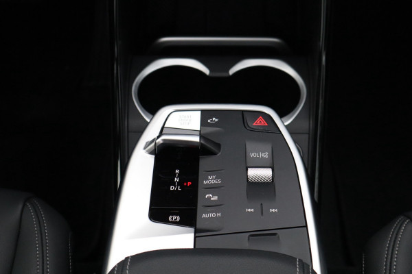 BMW X1 SDrive18i / Navi / Widescreen / Cruise / Climate / Camera / Sfeerverlichting / Voll Leder / 18".