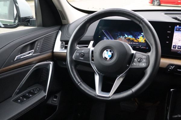 BMW X1 SDrive18i / Navi / Widescreen / Cruise / Climate / Camera / Sfeerverlichting / Voll Leder / 18".