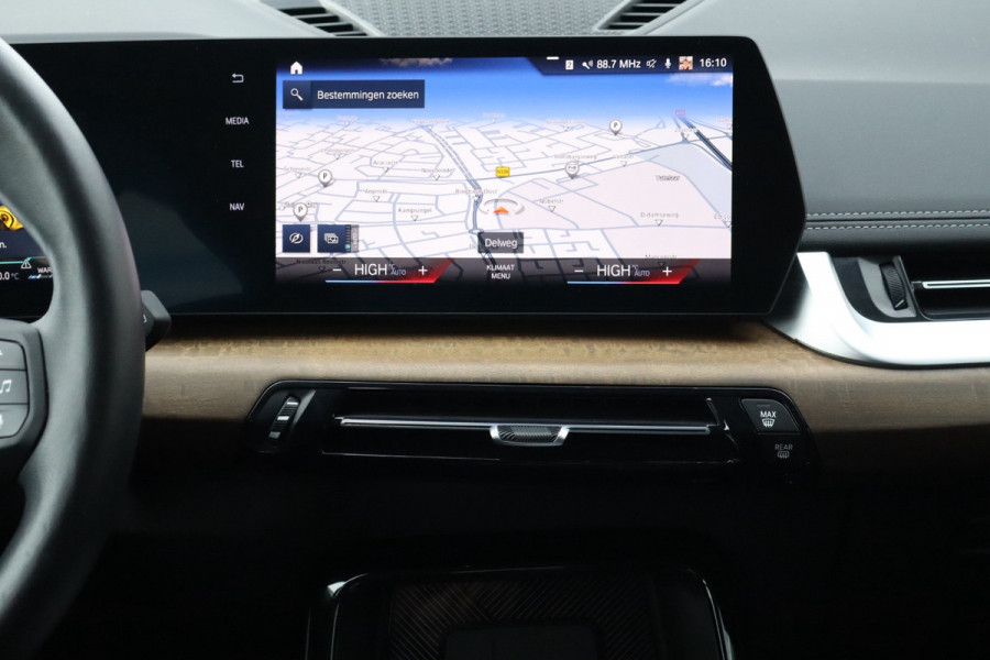 BMW X1 SDrive18i / Navi / Widescreen / Cruise / Climate / Camera / Sfeerverlichting / Voll Leder / 18".