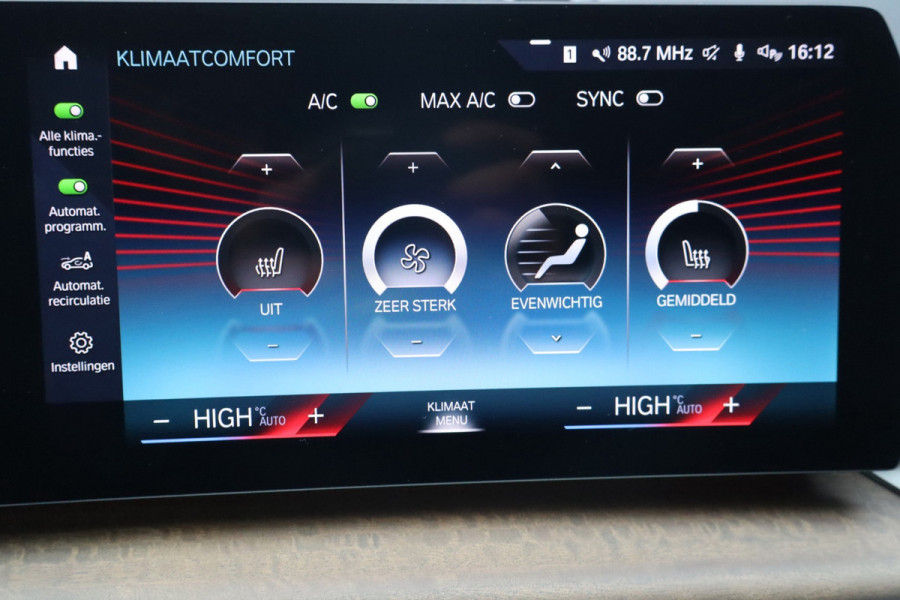 BMW X1 SDrive18i / Navi / Widescreen / Cruise / Climate / Camera / Sfeerverlichting / Voll Leder / 18".