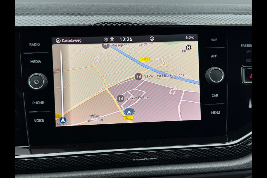 Volkswagen Taigo 1.0 TSI Automaat Life * Navigatie * Parkeersensoren * Adaptieve Cruise Control *