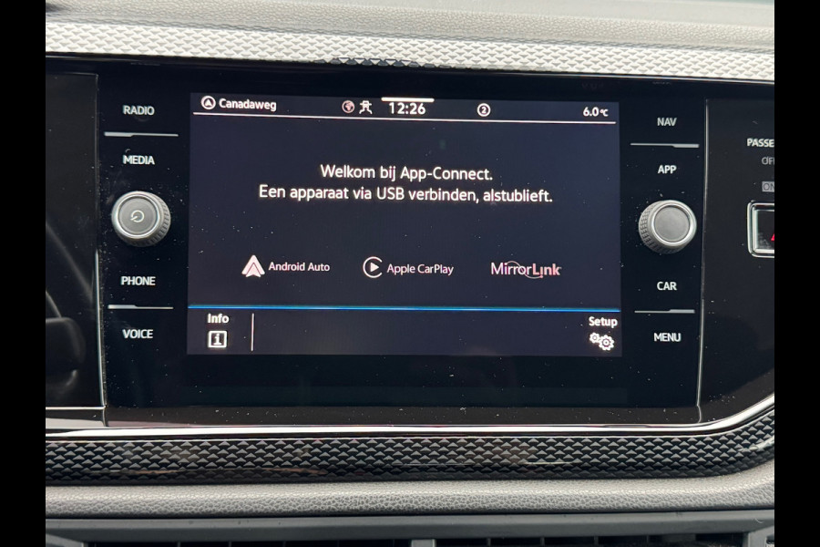 Volkswagen Taigo 1.0 TSI Automaat Life * Navigatie * Parkeersensoren * Adaptieve Cruise Control *