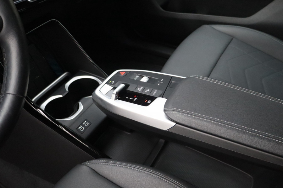 BMW X1 SDrive18i / Navi / Widescreen / Cruise / Climate / Camera / Sfeerverlichting / Voll Leder / 18".