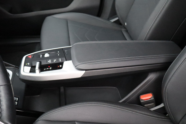 BMW X1 SDrive18i / Navi / Widescreen / Cruise / Climate / Camera / Sfeerverlichting / Voll Leder / 18".