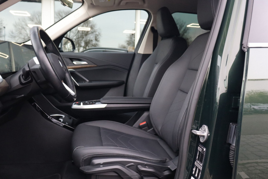 BMW X1 SDrive18i / Navi / Widescreen / Cruise / Climate / Camera / Sfeerverlichting / Voll Leder / 18".