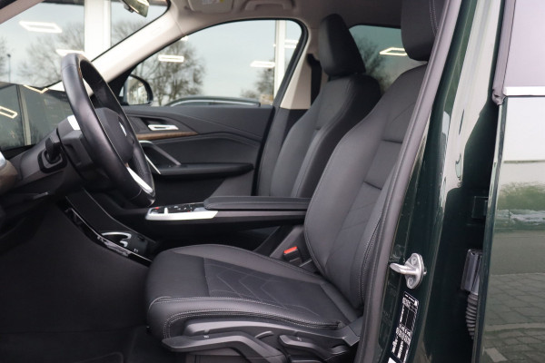 BMW X1 SDrive18i / Navi / Widescreen / Cruise / Climate / Camera / Sfeerverlichting / Voll Leder / 18".