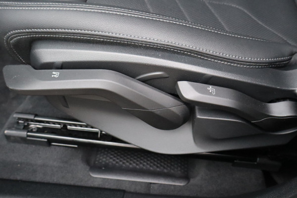 BMW X1 SDrive18i / Navi / Widescreen / Cruise / Climate / Camera / Sfeerverlichting / Voll Leder / 18".