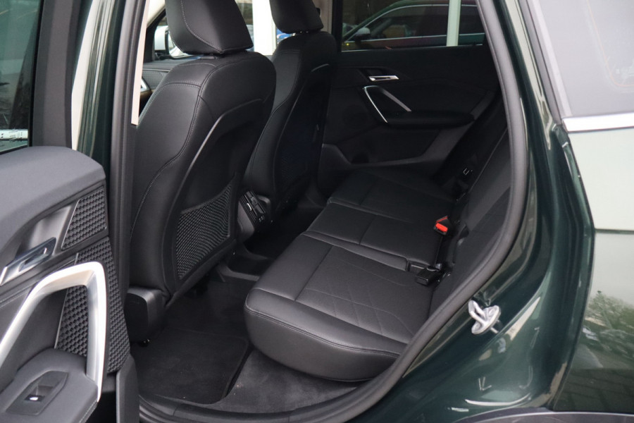 BMW X1 SDrive18i / Navi / Widescreen / Cruise / Climate / Camera / Sfeerverlichting / Voll Leder / 18".