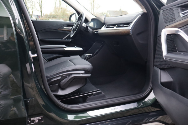 BMW X1 SDrive18i / Navi / Widescreen / Cruise / Climate / Camera / Sfeerverlichting / Voll Leder / 18".