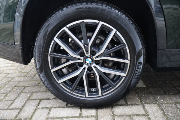 BMW X1 SDrive18i / Navi / Widescreen / Cruise / Climate / Camera / Sfeerverlichting / Voll Leder / 18".