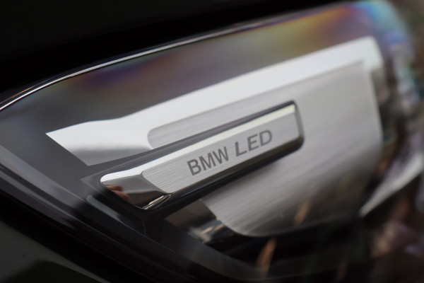 BMW X1 SDrive18i / Navi / Widescreen / Cruise / Climate / Camera / Sfeerverlichting / Voll Leder / 18".