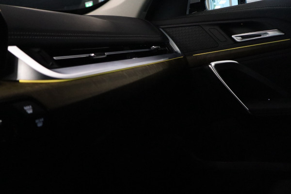 BMW X1 SDrive18i / Navi / Widescreen / Cruise / Climate / Camera / Sfeerverlichting / Voll Leder / 18".