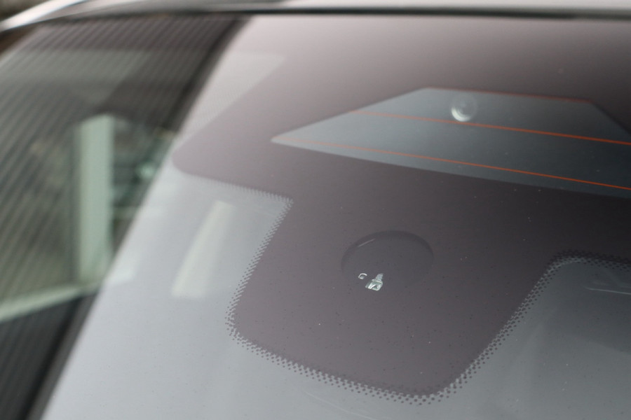 BMW X1 SDrive18i / Navi / Widescreen / Cruise / Climate / Camera / Sfeerverlichting / Voll Leder / 18".