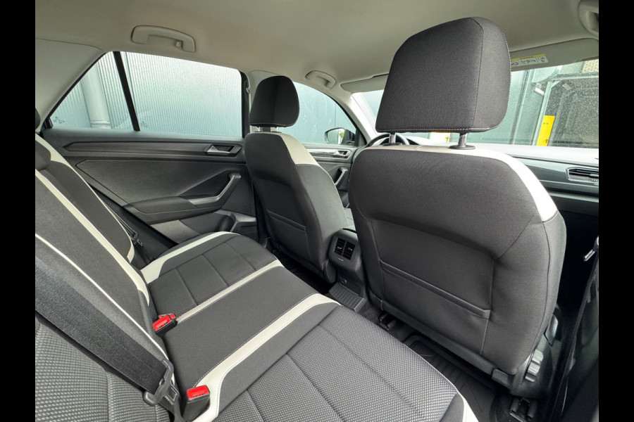 Volkswagen T-Roc 1.5 TSI Automaat Sport * Virtual Cockpit * Carplay * Full Led * Adaptieve Cruise *