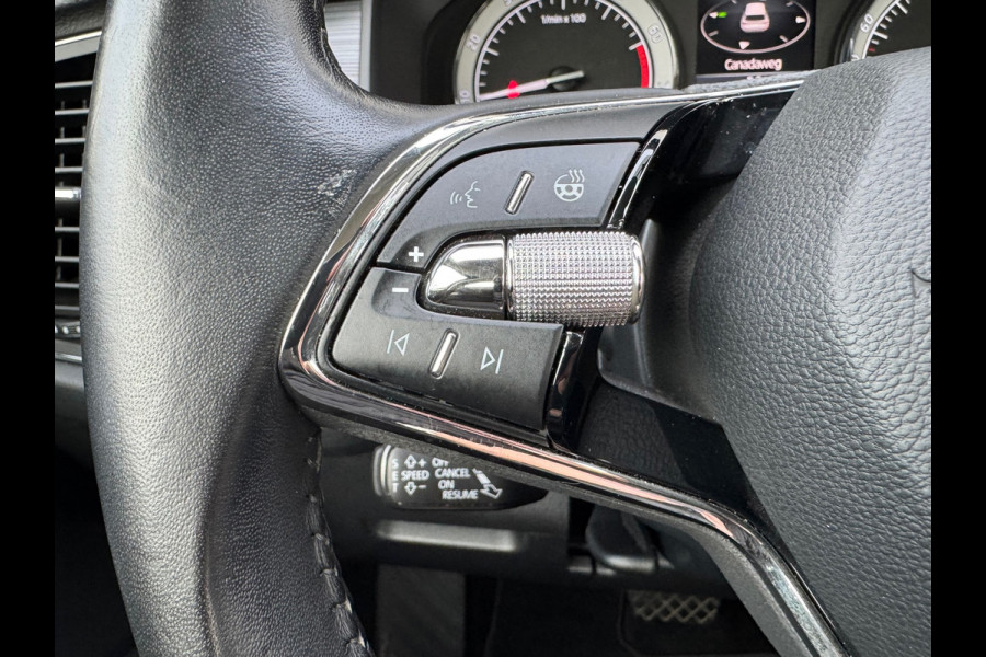 Škoda Kodiaq 1.5 TSI Automaat Business Edition 7 persoons * Trekhaak * Camera * Led * Navigatie *