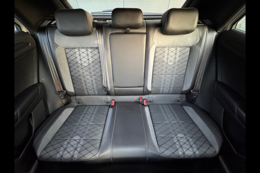 Volkswagen T-Roc 1.0 TSI R-Line * Camera * Clima * Adaptieve Cruise * Carplay *