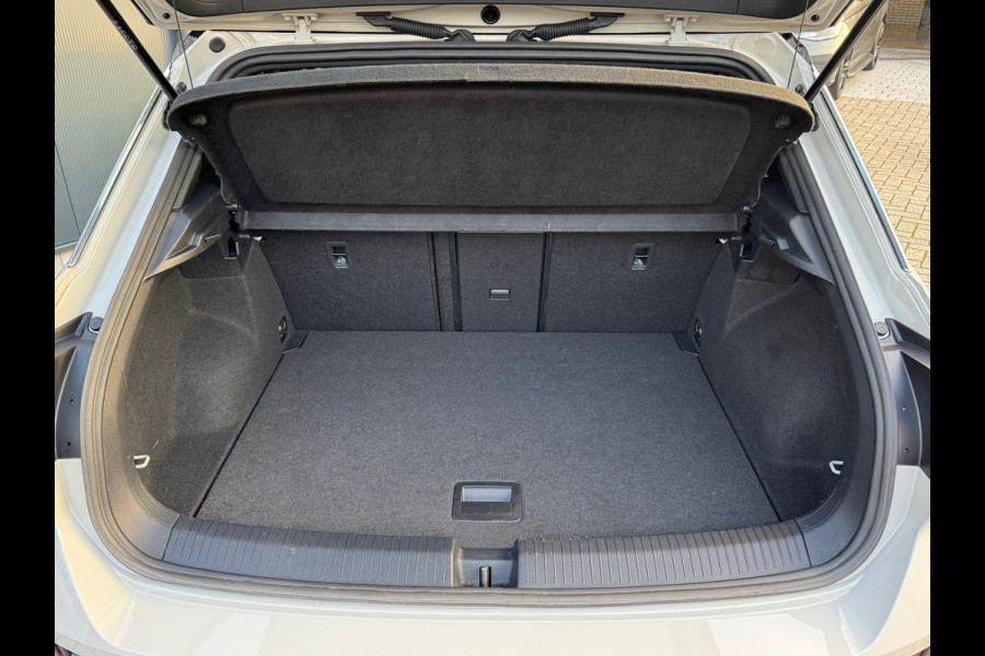 Volkswagen T-Roc 1.0 TSI R-Line * Camera * Clima * Adaptieve Cruise * Carplay *