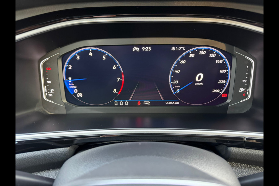 Volkswagen T-Roc 1.0 TSI R-Line * Camera * Clima * Adaptieve Cruise * Carplay *