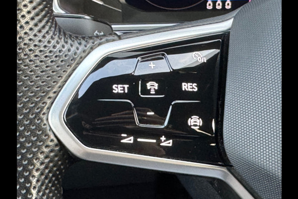 Volkswagen T-Roc 1.0 TSI R-Line * Camera * Clima * Adaptieve Cruise * Carplay *