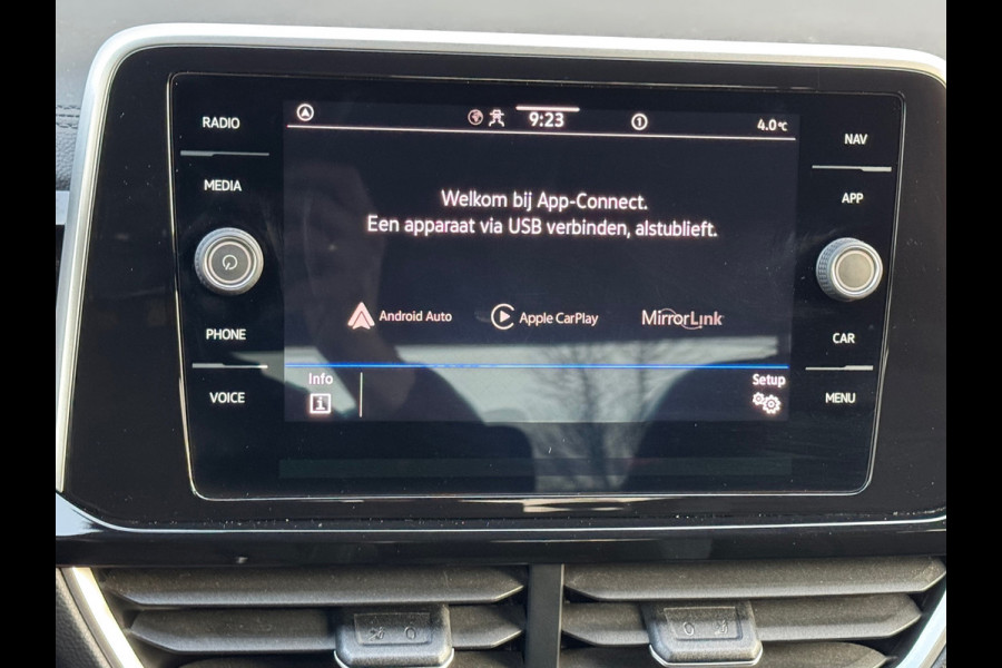 Volkswagen T-Roc 1.0 TSI R-Line * Camera * Clima * Adaptieve Cruise * Carplay *