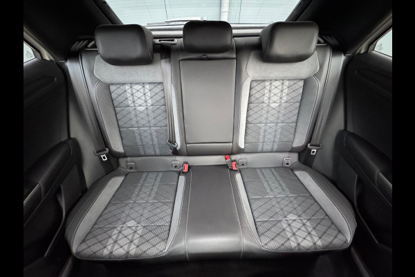 Volkswagen T-Roc 1.0 TSI R-Line * Camera * Carplay * Clima * Adaptieve Cruise Control *