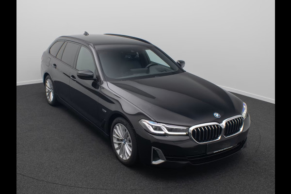 BMW 5 Serie Touring 530e LUXURY ** LASER, GEV. COMFORTST, MEMORY, HuD, H&K SOUND, 18-inch LMV, ** 1e EIG - UNFALLFREI ** ** INFORMEER OOK NAAR ONZE AANTREKKELIJKE FINANCIAL-LEASE TARIEVEN **