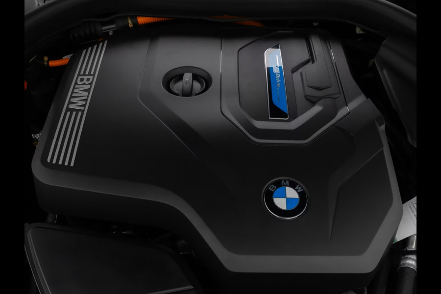 BMW 5 Serie Touring 530e LUXURY ** LASER, GEV. COMFORTST, MEMORY, HuD, H&K SOUND, 18-inch LMV, ** 1e EIG - UNFALLFREI ** ** INFORMEER OOK NAAR ONZE AANTREKKELIJKE FINANCIAL-LEASE TARIEVEN **