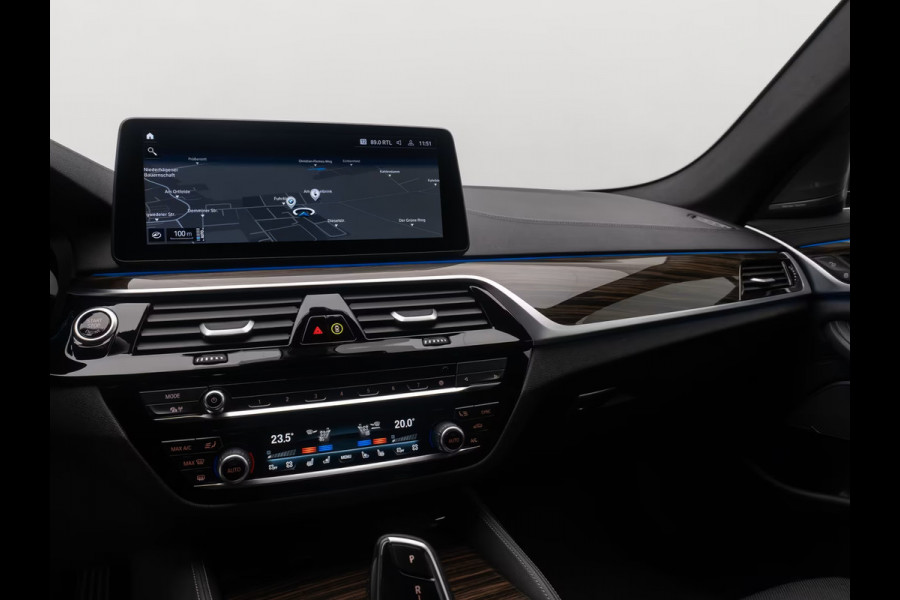 BMW 5 Serie Touring 530e LUXURY ** LASER, GEV. COMFORTST, MEMORY, HuD, H&K SOUND, 18-inch LMV, ** 1e EIG - UNFALLFREI ** ** INFORMEER OOK NAAR ONZE AANTREKKELIJKE FINANCIAL-LEASE TARIEVEN **