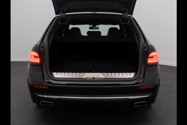 BMW 5 Serie Touring 530e LUXURY ** LASER, GEV. COMFORTST, MEMORY, HuD, H&K SOUND, 18-inch LMV, ** 1e EIG - UNFALLFREI ** ** INFORMEER OOK NAAR ONZE AANTREKKELIJKE FINANCIAL-LEASE TARIEVEN **