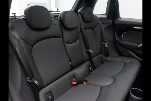 MINI 1.5 Cooper Steptr.Aut.-7 ** LED, LEDER, NAVI+, PANORAMA, HuD, KEYLESS, H&K SOUND, CAMERA ** 1e EIG - UNFALLFREI ** ** INFORMEER OOK NAAR ONZE AANTREKKELIJKE FINANCIAL-LEASE TARIEVEN **