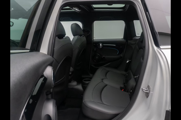 MINI 1.5 Cooper Steptr.Aut.-7 ** LED, LEDER, NAVI+, PANORAMA, HuD, KEYLESS, H&K SOUND, CAMERA ** 1e EIG - UNFALLFREI ** ** INFORMEER OOK NAAR ONZE AANTREKKELIJKE FINANCIAL-LEASE TARIEVEN **