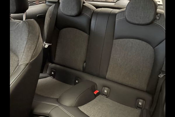 MINI 1.5 Cooper Classic (100kW/136pk) ** LED, HALF-LEDER, PANORAMA, KEYLESS, H&K, CAMERA, 17-inch LMV ** 1e EIG - UNFALLFREI ** ** INFORMEER OOK NAAR ONZE AANTREKKELIJKE FINANCIAL-LEASE TARIEVEN **