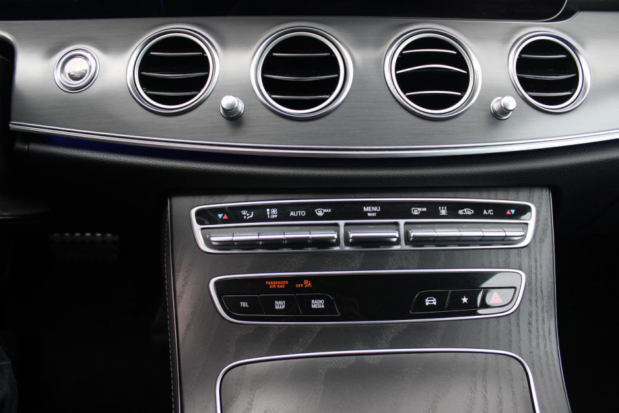 Mercedes-Benz E-Klasse 300e 320PK BUSINESS SOLUTION AMG NIGHT EDITION | MULTISPAAKS AMG VELGEN | 360° CAMERA | | TREKHAAK | MULTIBEAM MATRIX LED KOPLAMPEN | LED ACHTERLICHTEN | ELEKTRISCH VERSTELBARE VOORSTOELEN MET GEHEUGEN FUNCTIE |  ALCANTARA / KUNSTLEDEREN BEKLEDING | VOORSTOELEN VERWARMBAAR | FULL MAP MBUX AUGMENTED REALITY NAVIGATIE | VERKEERSLICHTWEERGAVE | APPLE CARPLAY / ANDROID AUTO | SFEERVERLICHTING | ELEKTRONIC CLIMATE CONTROL |