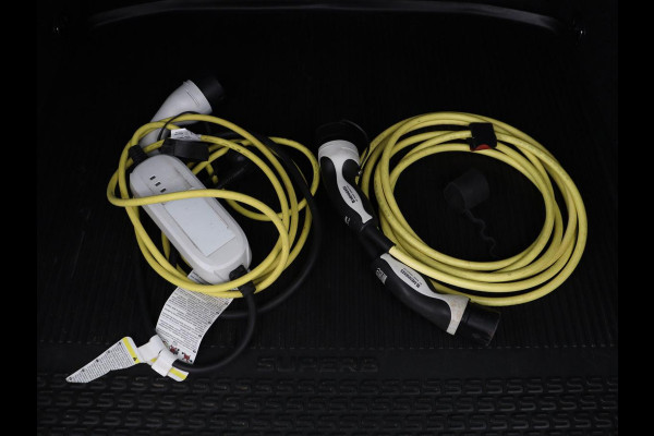 Škoda Superb 1.4 TSI iV Laurin & Klement | Panoramadak | Stoelventilatie | Leder | Trekhaak | Canton Sound | Virtual Cockpit | Navigatie | Memory | Achterbankverwarming | Full LED | Keyless | Carplay | PHEV